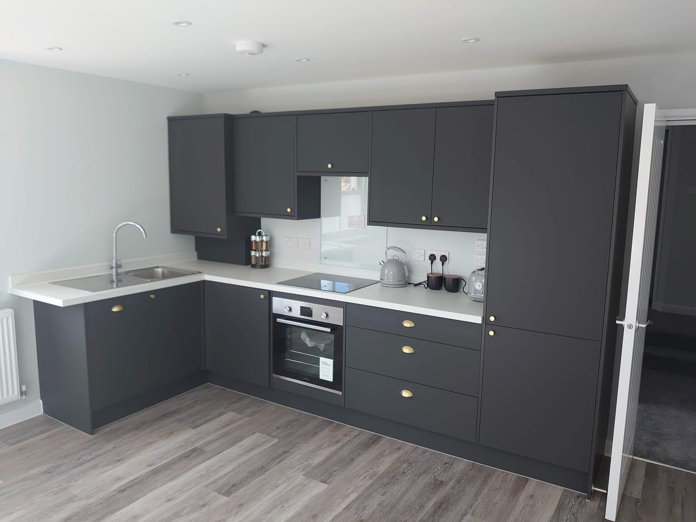 Bespoke fitted kitchen built by Taylor Made Carpentry, West Sussex Bespoke fitted kitchen built by Taylor Made Carpentry, West Sussex