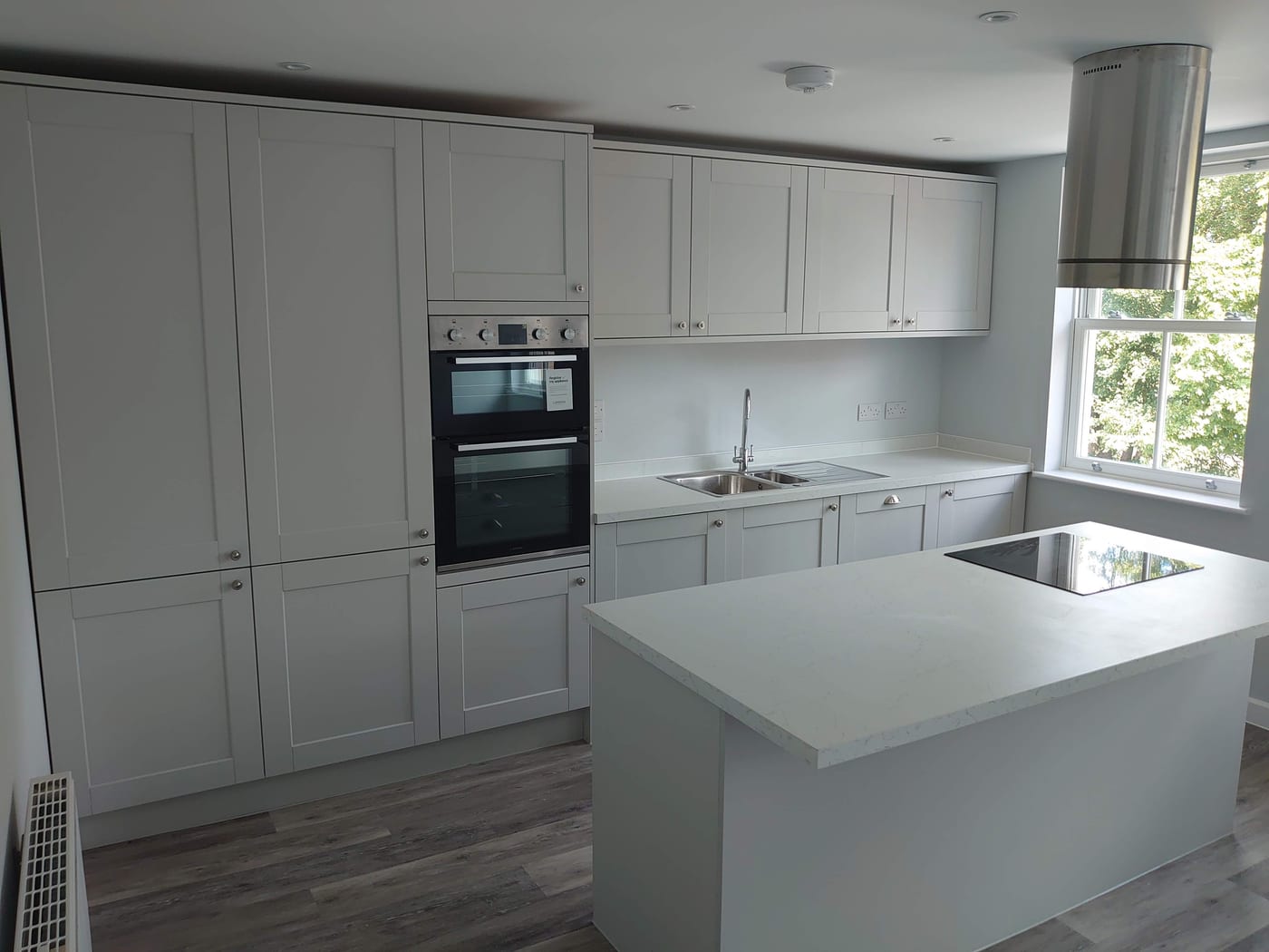 Handcrafted contemporary fitted kitchen by Taylor Made Carpentry Handcrafted contemporary fitted kitchen by Taylor Made Carpentry
